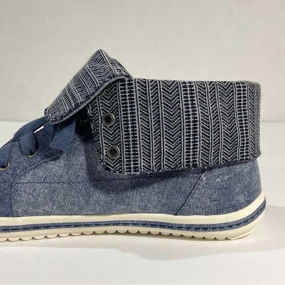 Rocket Dog Penwell Convertible High Top/Low Top
Fold Down Collar Canvas Sneaker - Picture 12 of 16